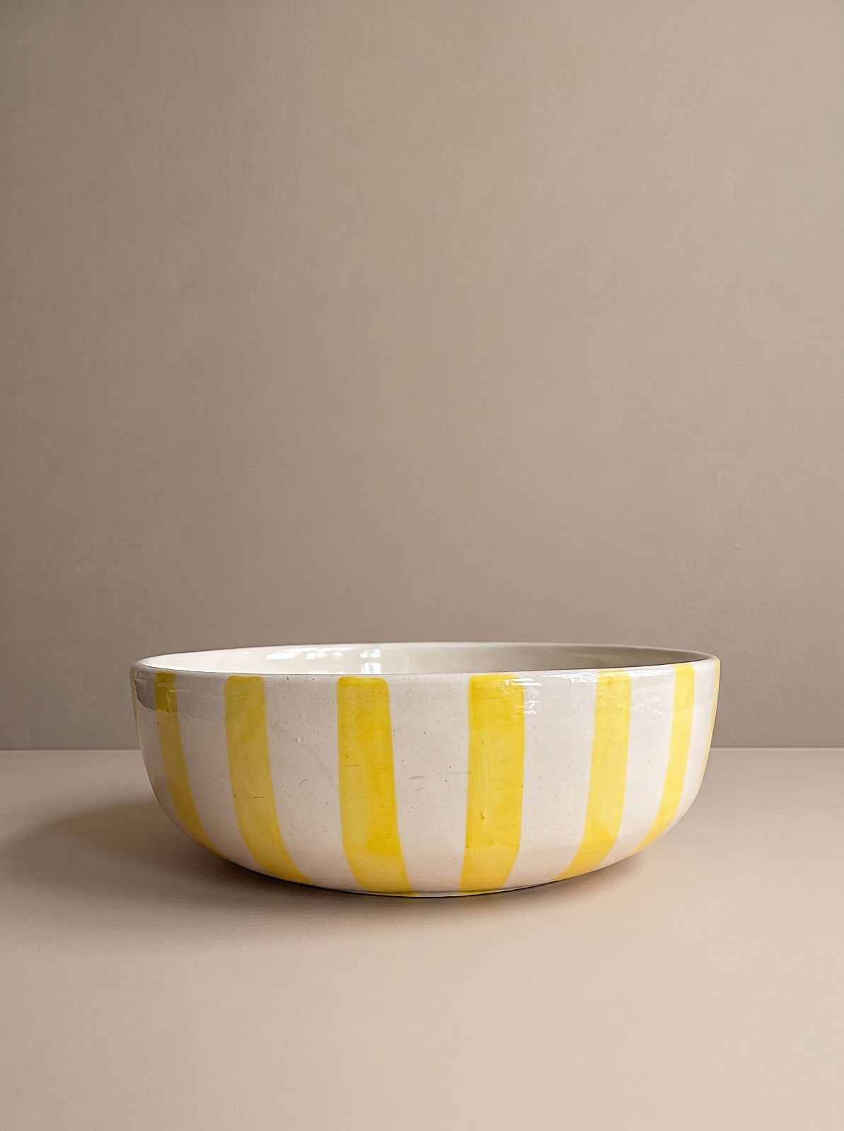 Saladier artisanal rayures jaunes
